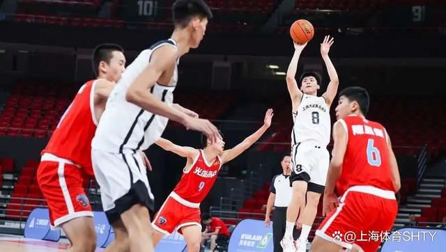 其实要是严格按照约定，不管他中间开车出了什么事情，只要他比叶辰晚到，他就是输了。